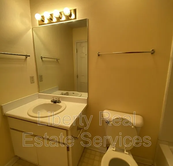 1100 Pineland Ave #8C — Photo 6
