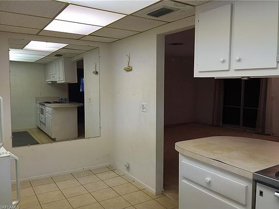 5th image of 4251 Island Cir #1
