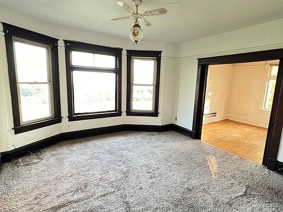 5th image of 910 N 22nd Ave W #3