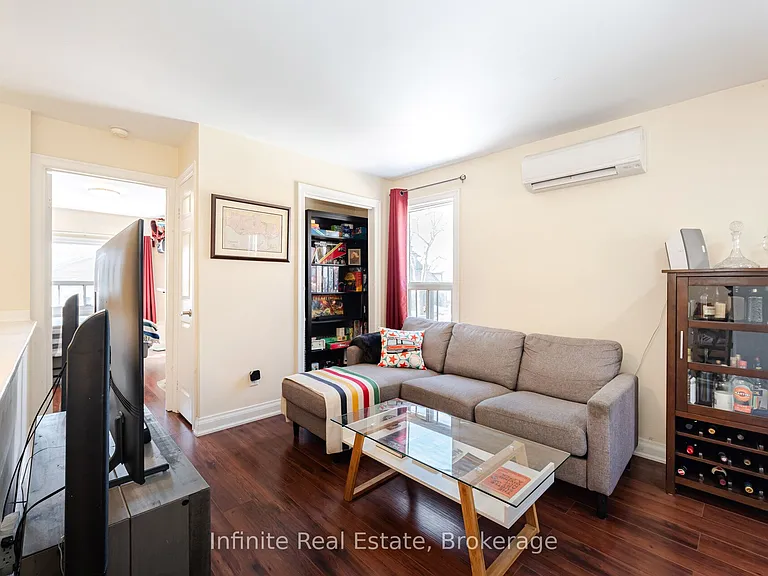 655 Coxwell Ave — Photo 4