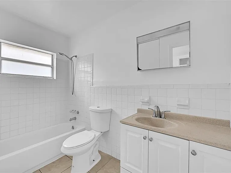 1218 NW 6th Ave — Photo 9