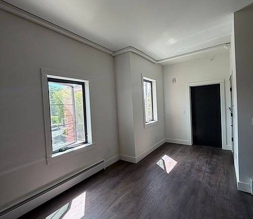 4th image of 112 Burt St #1