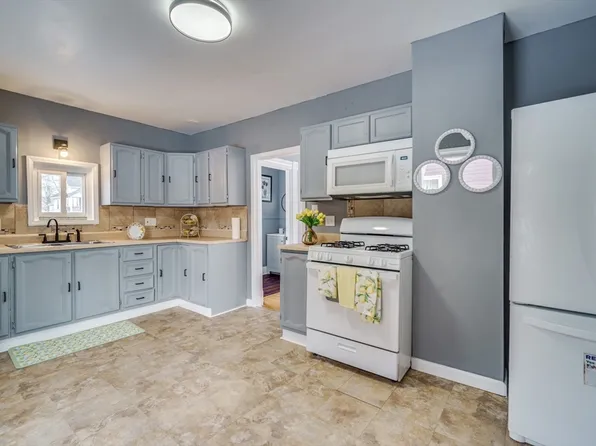 58 Bevier St, Springfield, MA 01107