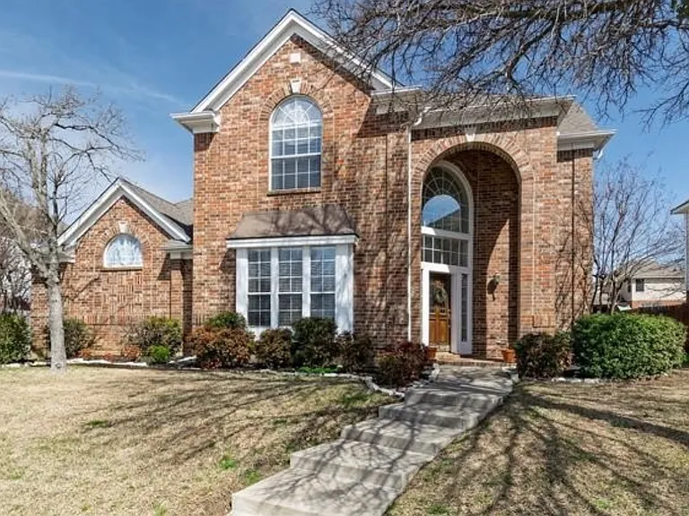 1527 Lakeview Dr — Photo 2
