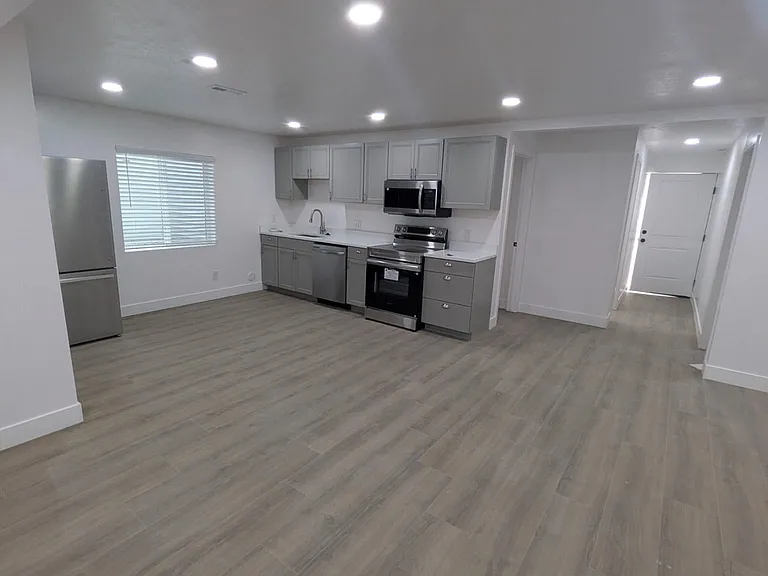 3826 S Woodland Ave #BASEMENT — Photo 6