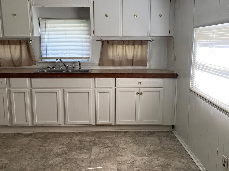 6524 Heathwood Dr — Photo 2