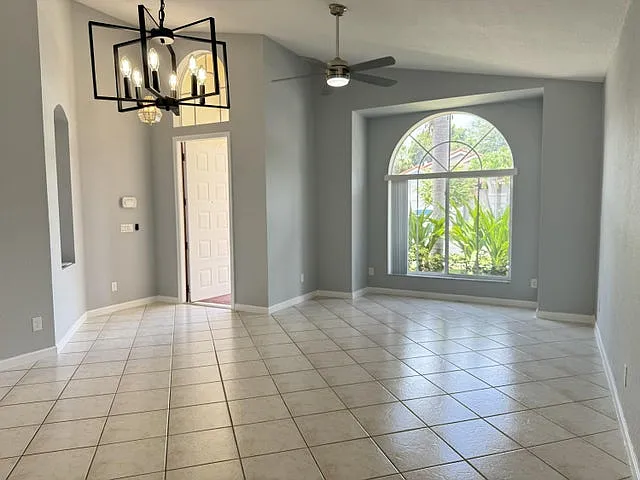 3 bed, 1828 sqft, $3,395 — Photo 4