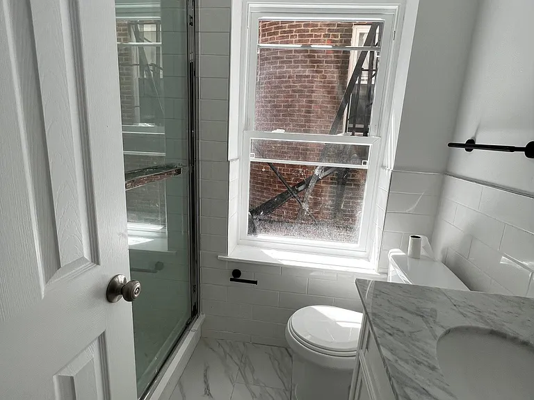 252 S 10th St #2R — Photo 7