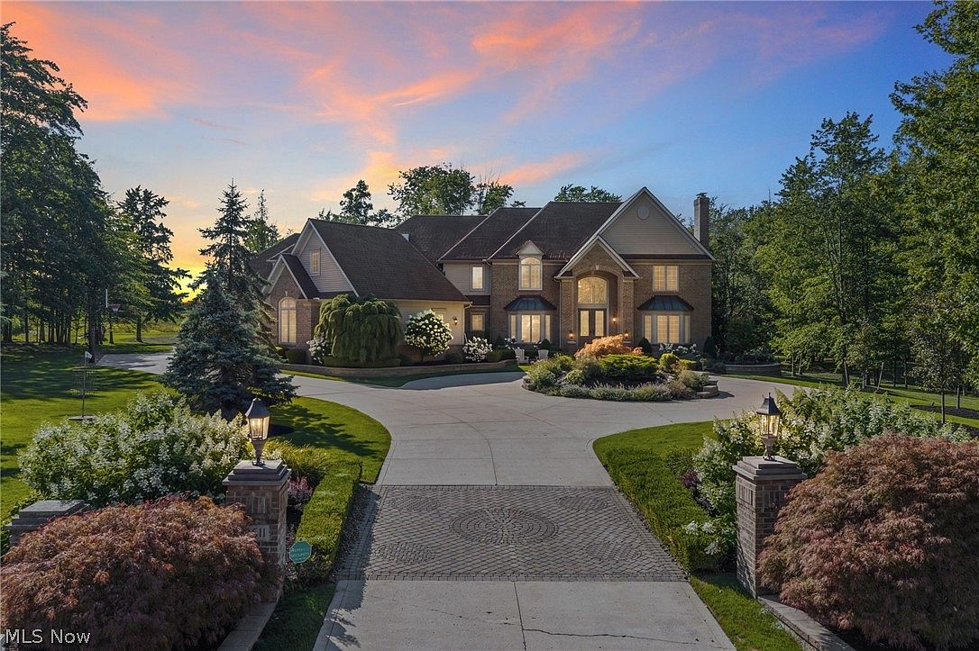 10611 Castle Pines Cir — Little Mountain Country Club