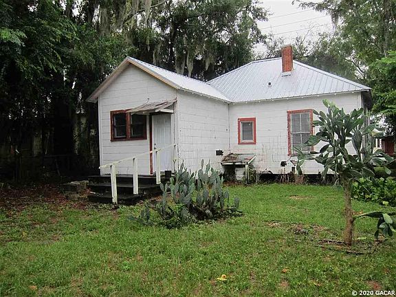 2nd image of 506 SE 2nd St