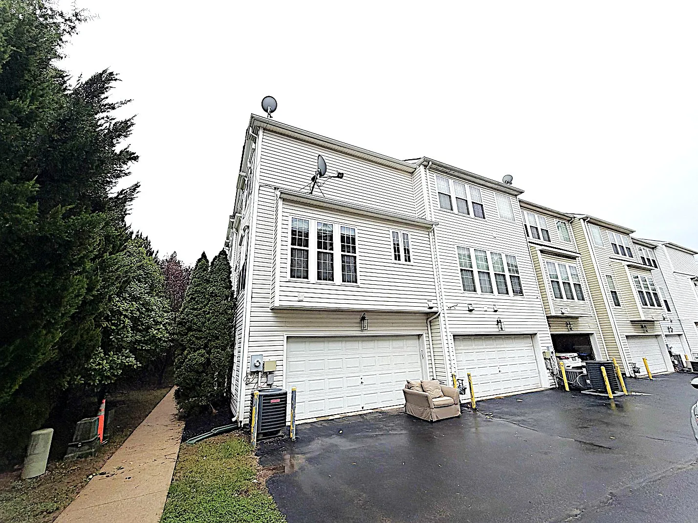 3 bed, 2004 sqft, $3,000 — Photo 3