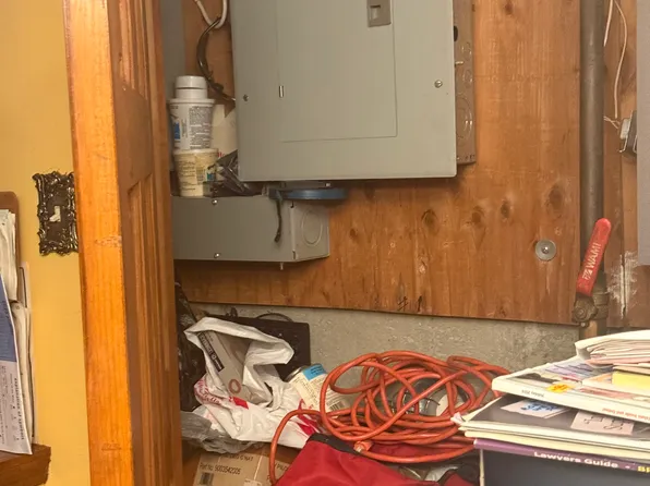 1152 Jefferson Avenue image 14 of 16