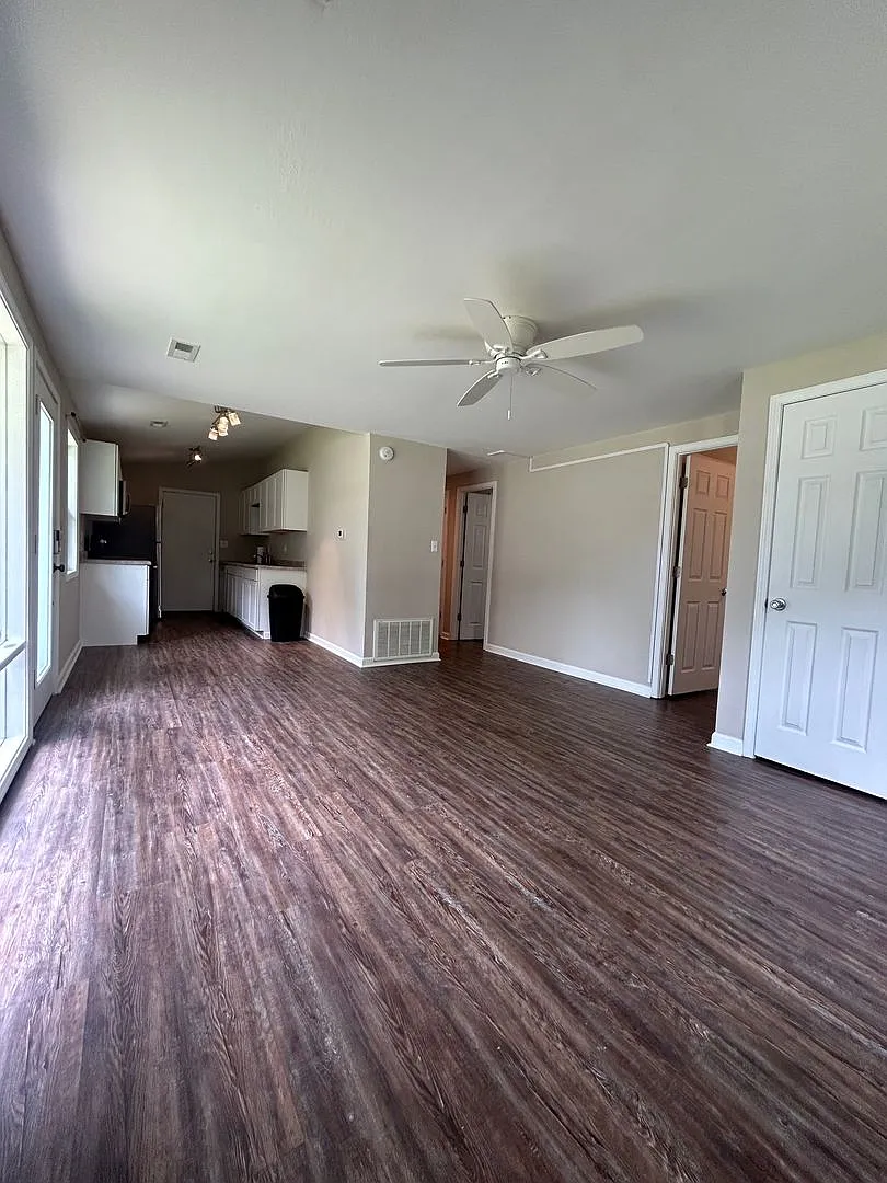 Charming 3 Bedroom Home with Garage & Fenced Yard — Photo 4