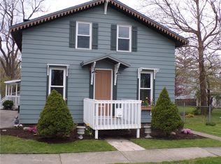 38 Walnut St, Girard, PA 16417