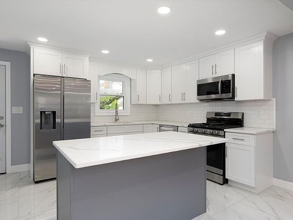 5th image of 760 Macon Pl