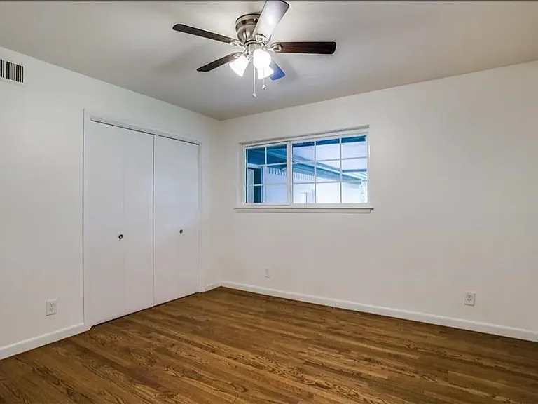 2429 Monaco Ln — Photo 2