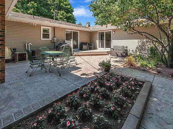 4th image of 59098 Peppermint Dr