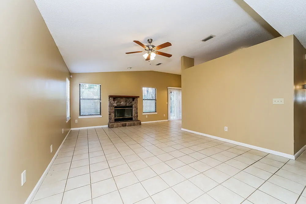 3 bed, 2.0 bath, 1250 sqft, $1,865 — Photo 3