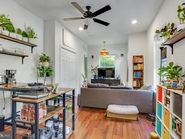 618 N 40th St Floor 2, Philadelphia, PA 19104