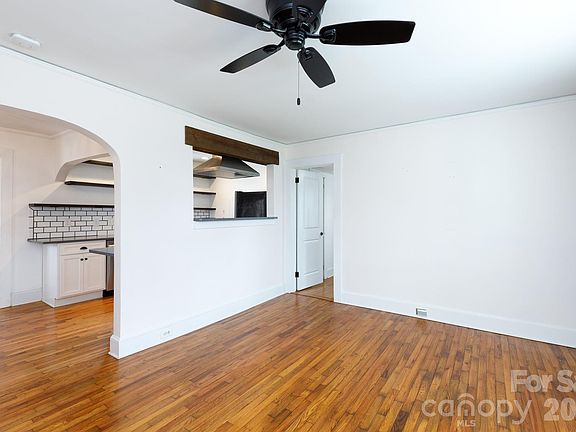 3rd image of 950 Evergreen Ln