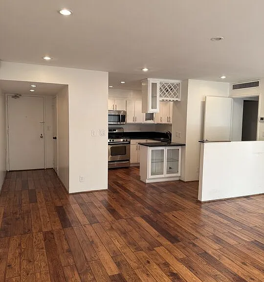 800 W 1st St #3105 — Photo 3