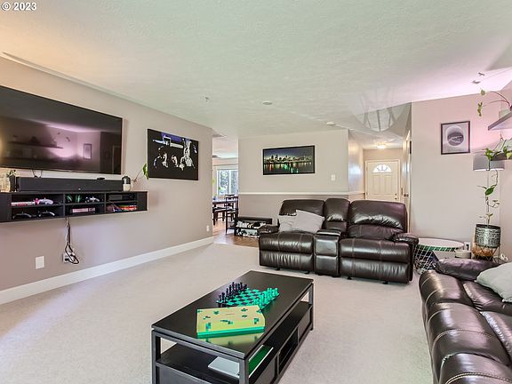 Living Room>
