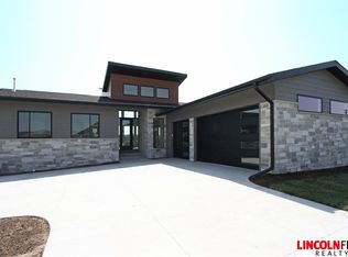 3141 Southcreek Rd, Lincoln, NE 68516