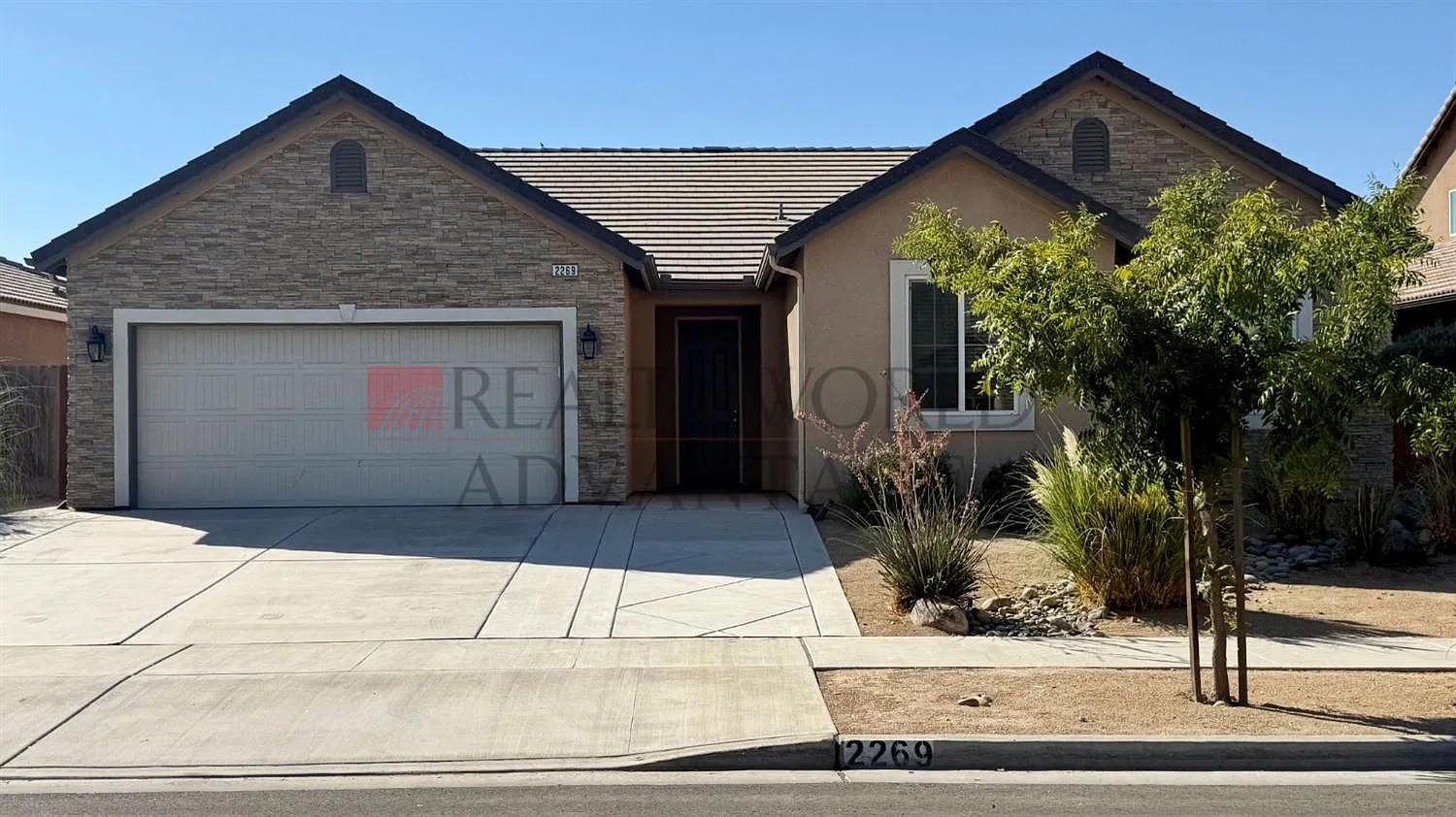 4 bed, 1890 sqft, $2,550 — Photo 1