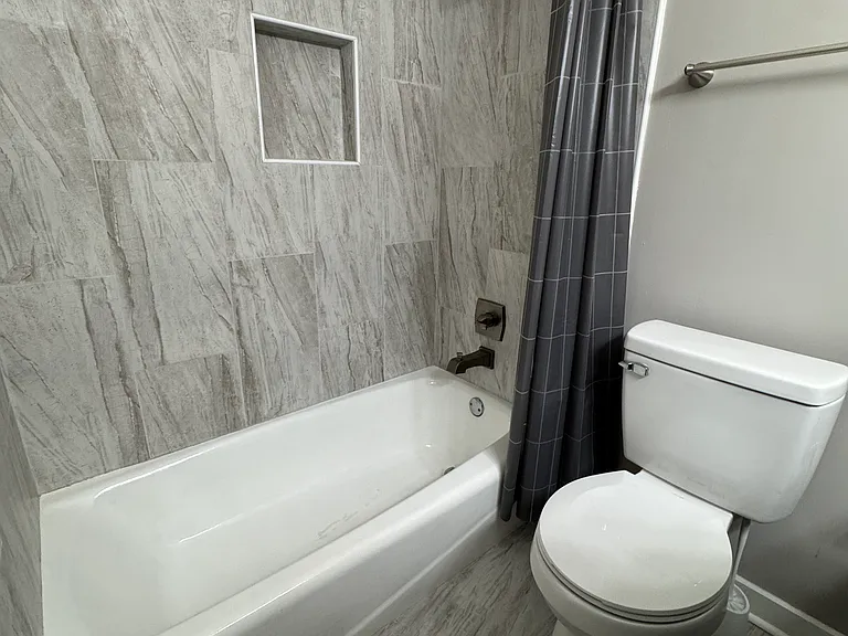 Kingsport Dr — Photo 13