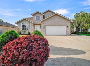 233 Valley View Ln, Dyer, IN 46311