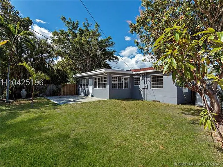 1404 Plunkett St — Photo 3