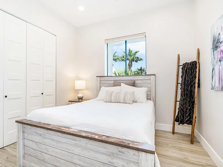 7417 E Paradise Dr — Photo 44