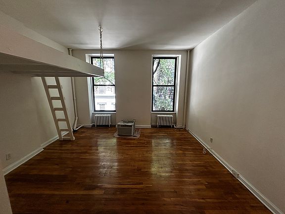 2nd image of 120 W 73rd St APT 3A