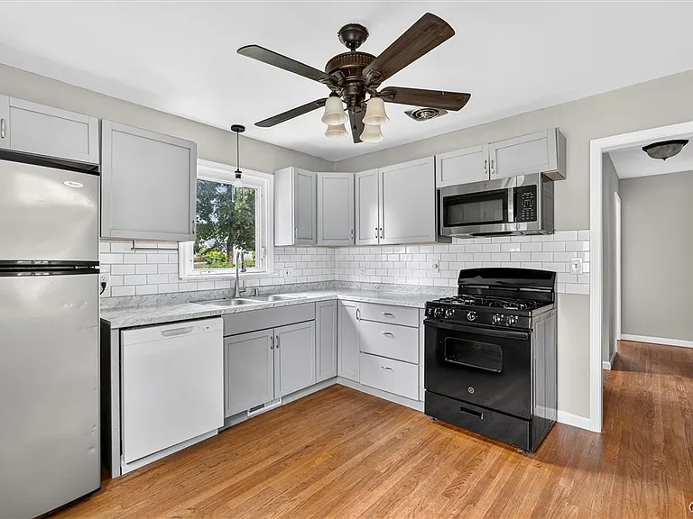 211 Windemere Rd — Photo 7