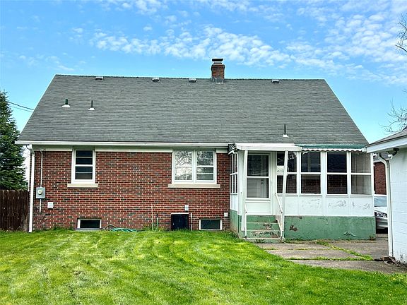 3rd image of 2920 Auburn St