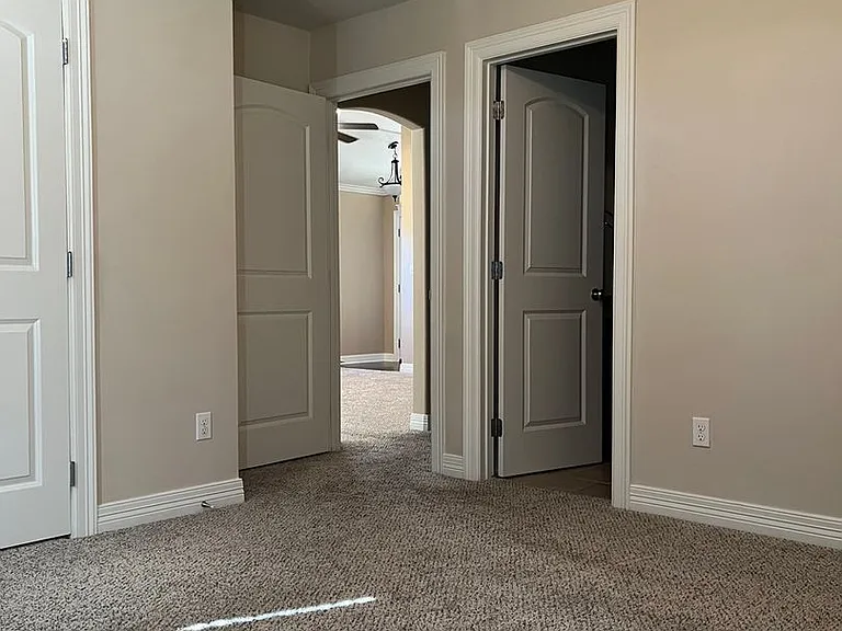 419 Jordan Dr — Photo 10