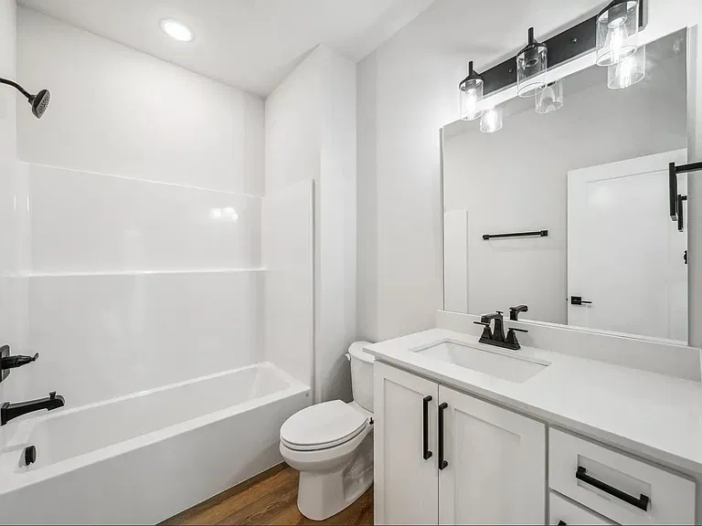 815 N Date Ave — Photo 9