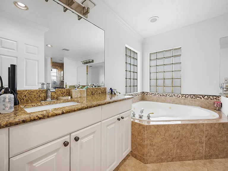 6934 Grapeview Blvd — Photo 15