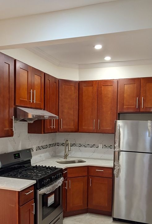 1st image of 108 E 28th St #1