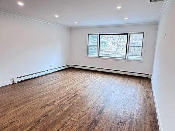 4th image of 973 N Broadway Floor 1