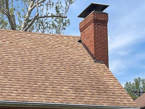 4th image of 2943 Delavan Dr