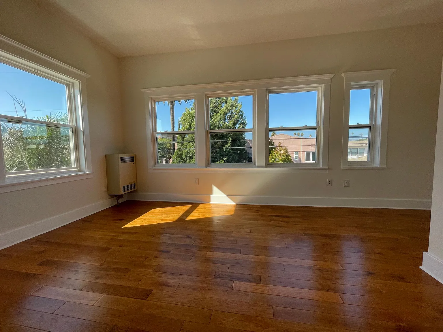 1 bed, 600 sqft, $1,990 — Photo 2