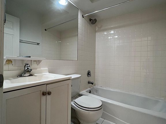 4th image of 736 W Buena Ave APT 503