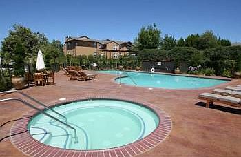 4th image of 104 Applegrove Cir