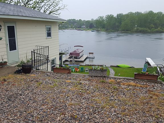 3rd image of 3871 Causeway Dr NE