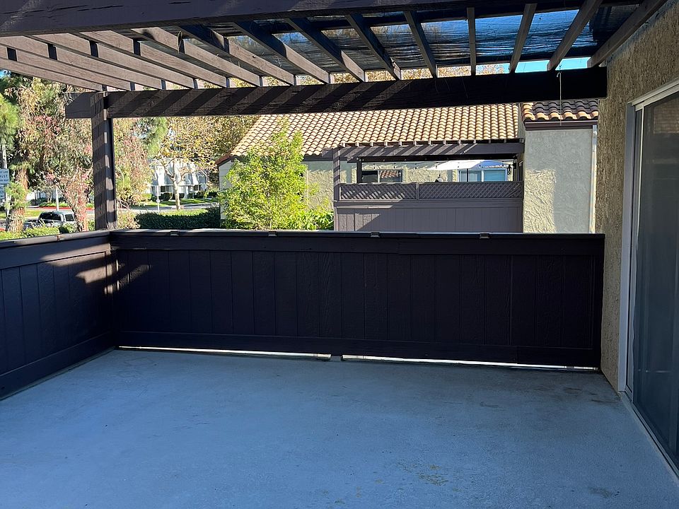 Large, upper level patio deck