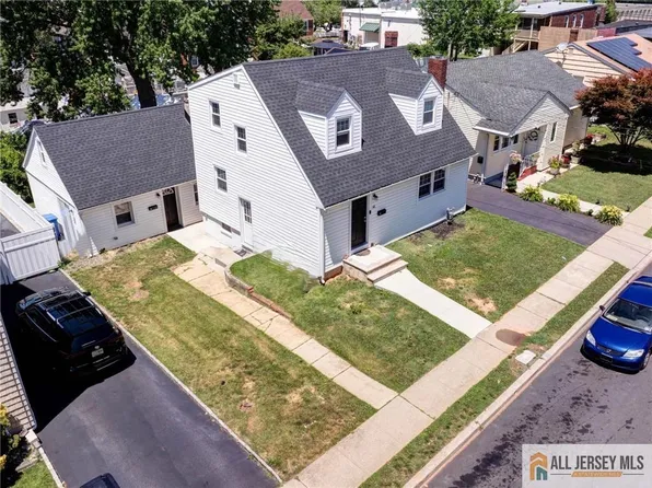 41 Paul St, Fords, NJ 08863