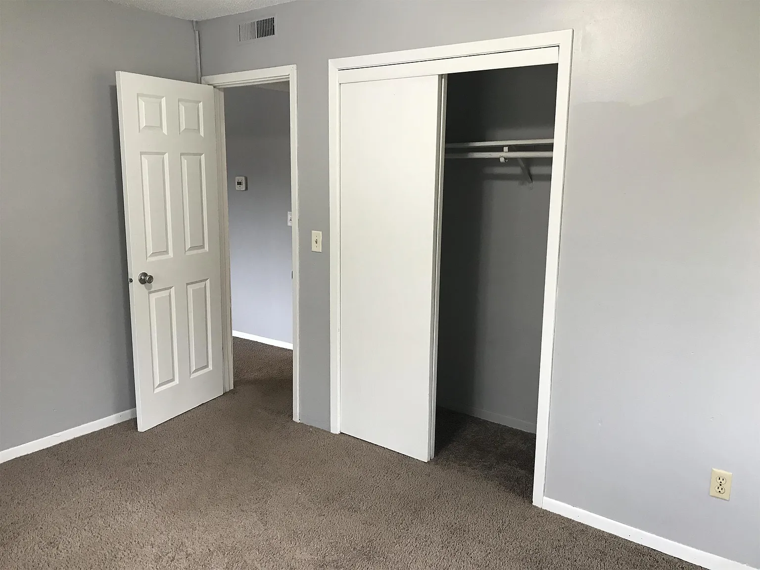 810 Loomis Avenue (5G) - 5 — Photo 4