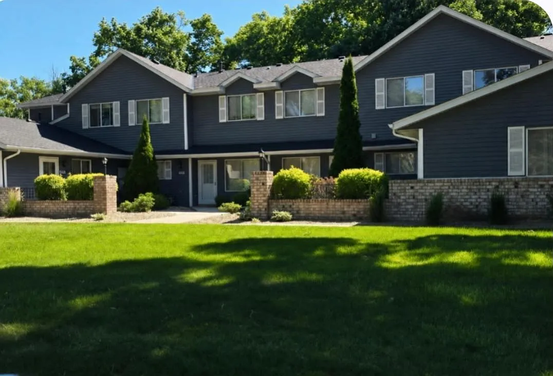 2 bed, 1.0 bath, 1256 sqft, $1,500 — Photo 1