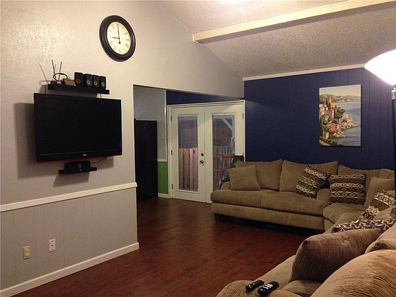 3rd image of 812 Skylark Dr